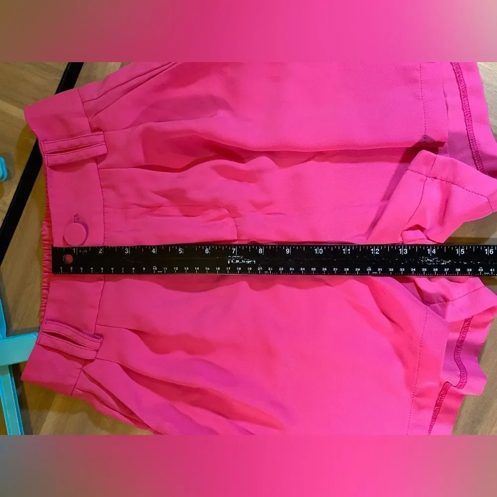 Cropped hot pink‎ shorts vintage